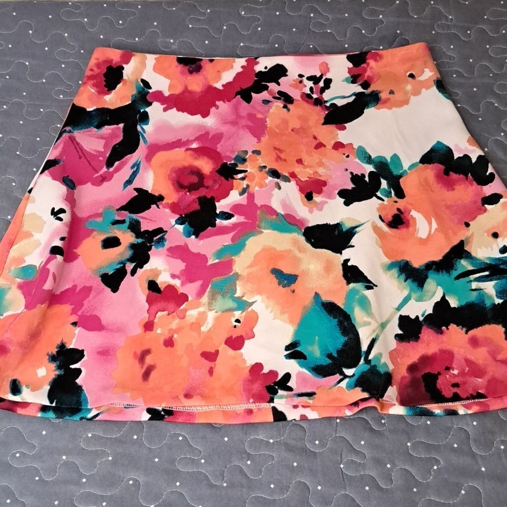 RED Saks Fifth Avenue floral skirt size large